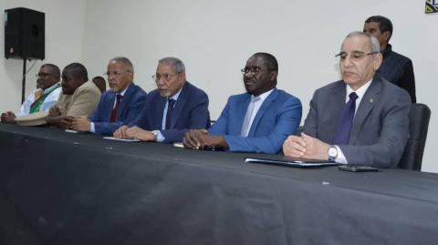 وزير الداخلية يجتمع بالسلطات الأمنية والإدارية في الحوض الشرقي والغربي ولعصابه