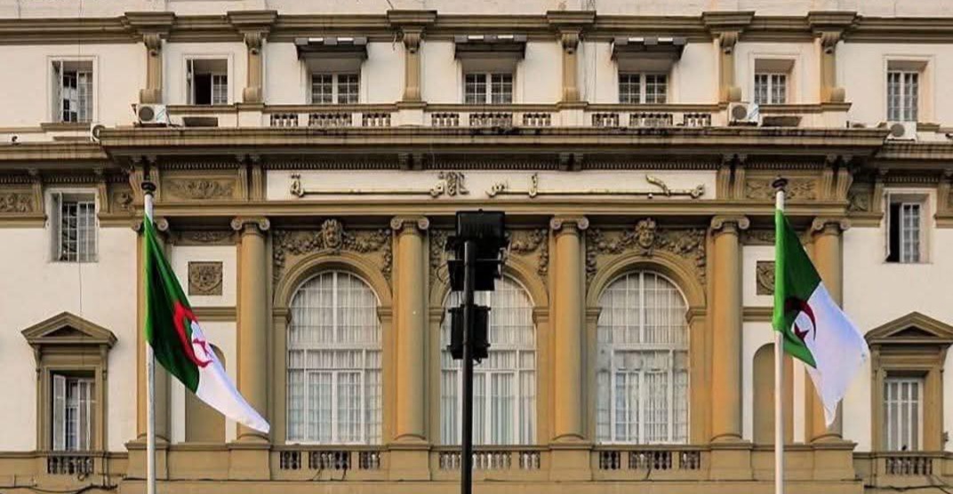 الجزائر: مجلس الأمة يتحفظ على مواد بالقانون المجرم للاستعمار الفرنسي
