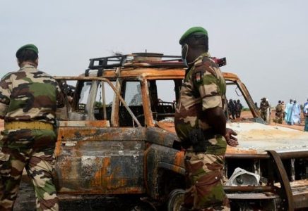 مقتل 9 جنود نيجيريين واختفاء أثر أكثر من 10 آخرين في هجوم لتنظيم “داعش”