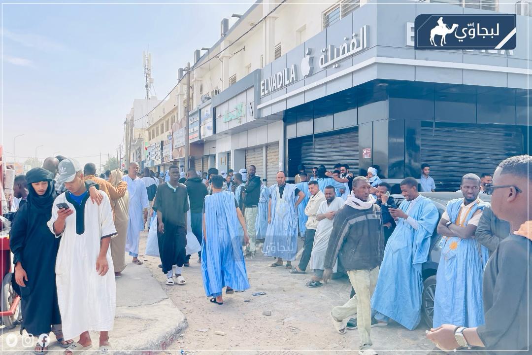 تجار الهواتف يضربون احتجاجا على الضرائب