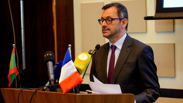 موريتانيا وفرنسا تطلقان مشروعا لمكافحة تهريب المهاجرين