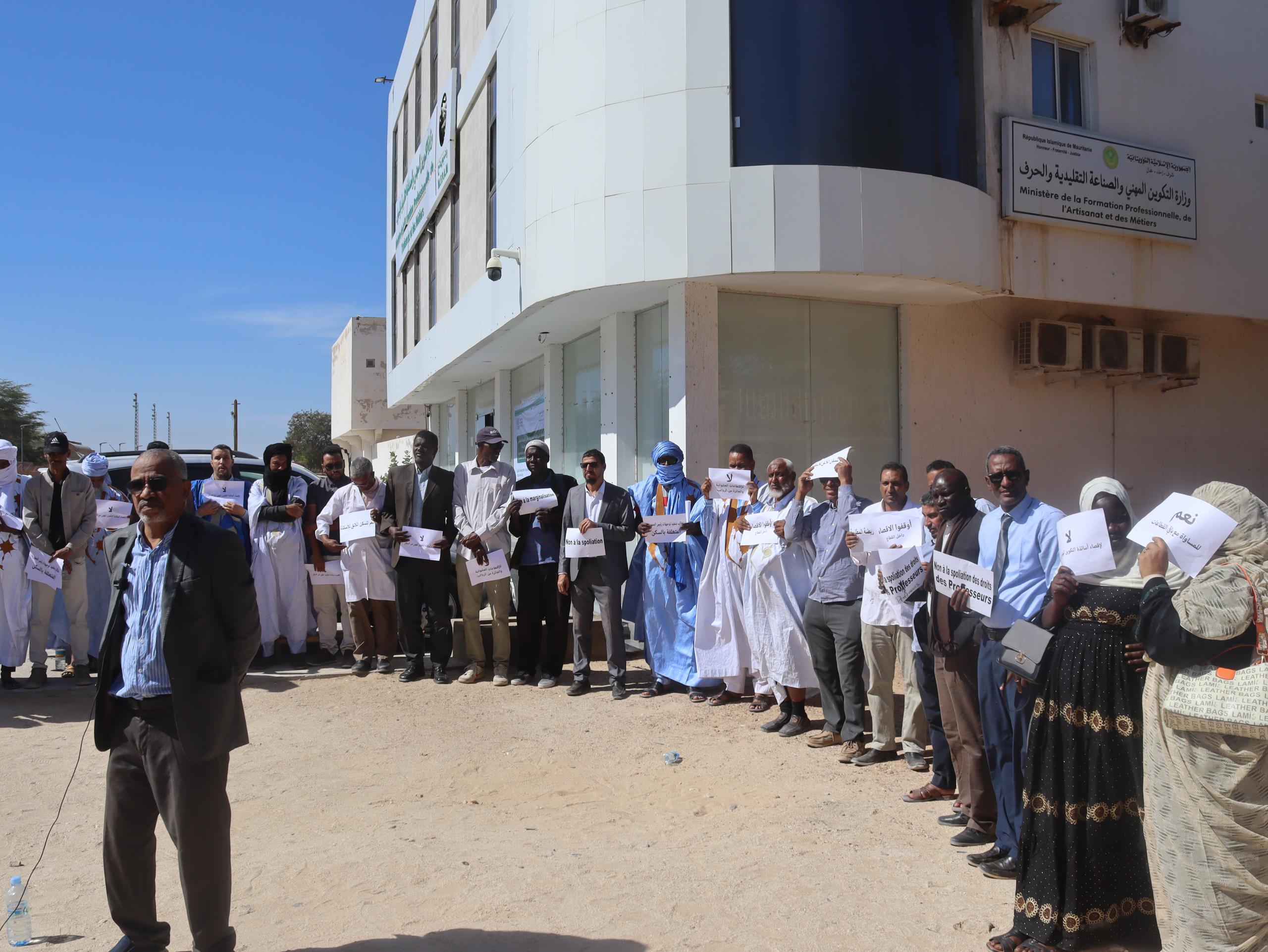 أساتذة التكوين الفني والمهني يحتجون للمطالبة بالسكن 