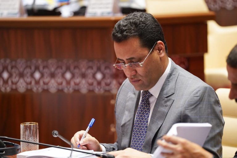 الوزير الأول يتوجه إلي الإمارات للمشاركة في القمة العالمية للحكومات