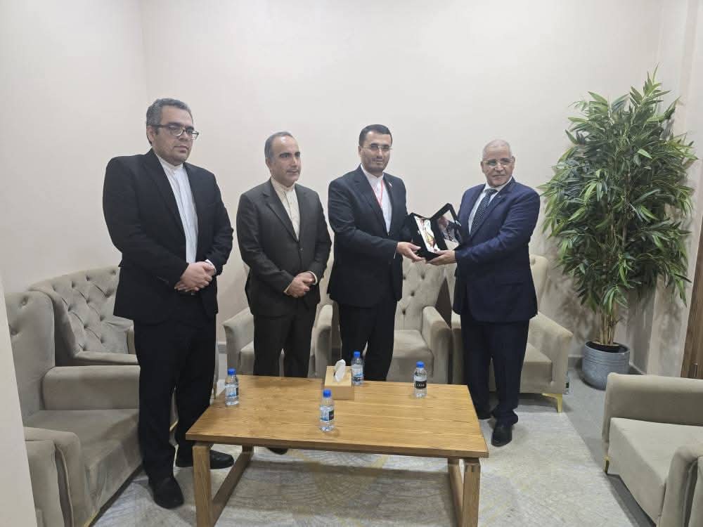 رئيس البرلمان يلتقي عضو هيئة رئاسة البرلمان الإيراني