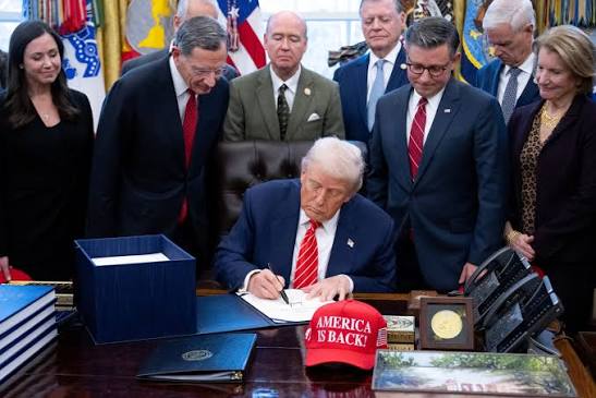 ترامب يجدد قانون “أغوا” الذي يعفي صادرات 32 دولة إفريقية من الرسوم