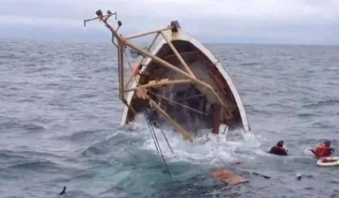 مصرع بحار ونجاة زميليه من حادث اصطدام زورق بباخرة