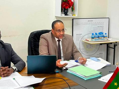 مجلس إدارة المستشفى الوطني يعتمد دليلًا جديدًا للتسيير