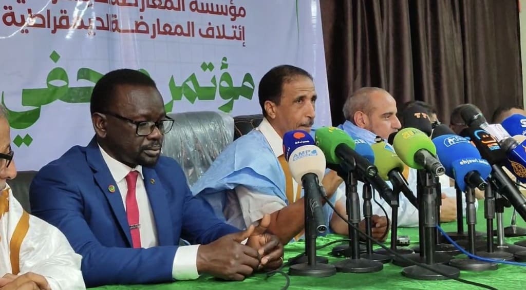 مصدر: المعارضة تبحث ردا موحدا على وثيقة الحوار وتستبعد التوقيع عليها غدا