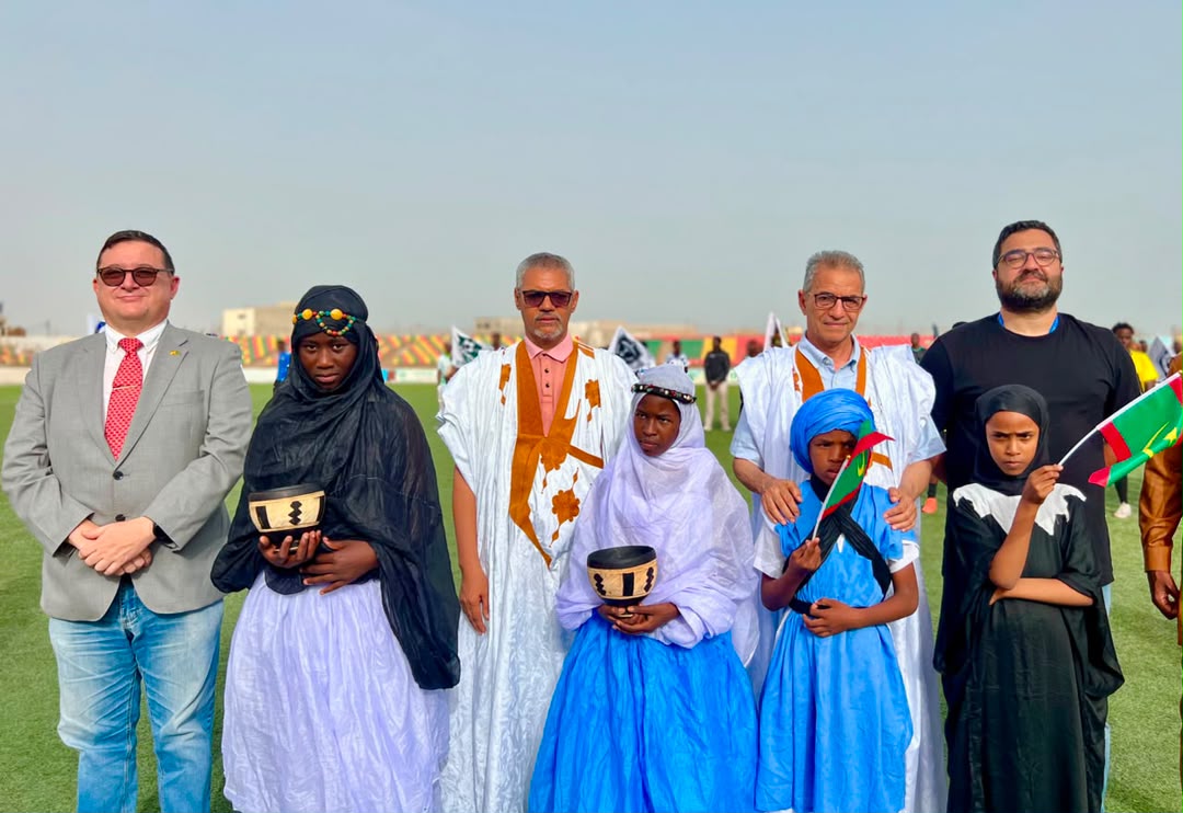 النائب والعمدة القاسم ولد بلالي يعطي من الملعب البلدي، إشارة انطلاق بطولة كرة القدم للتضامن والصداقة في نسختها الثامنة