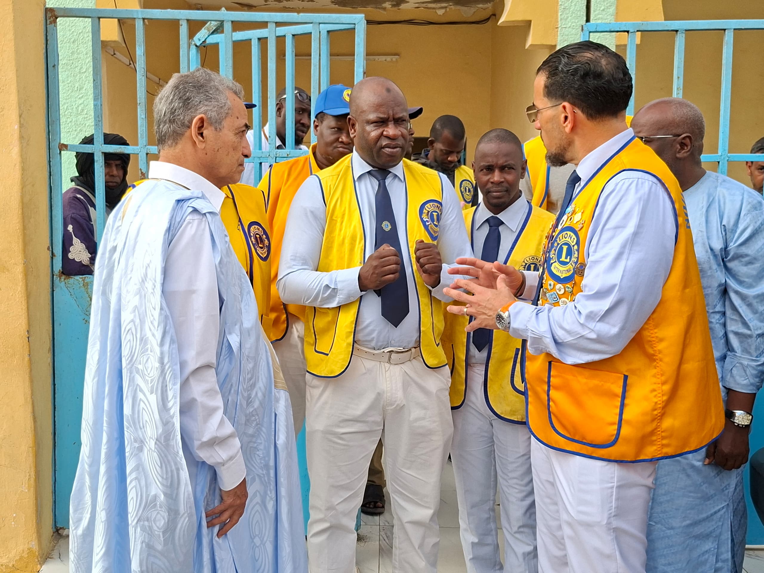 النائب والعمدة القاسم ولد بلالي يشرف بالمركز البلدي الصحي للأمومة والطفولة (PMI)، رفقة حاكم Lions Club International للمنطقة 403A1 بموريتانيا، السيد ياسر النبهاني، على انطلاقة اليوم الصحي التوعوي لمحاربة داء السكري، المنظم من طرف Lions Club International – مكتب موريتانيا ، بالتعاون مع بلدية نواذيبو.