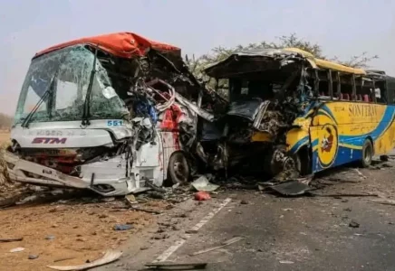 مقتل 22 شخصا في تصادم حافلتين جنوبي النيجر