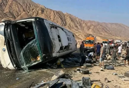 مصر.. 16 قتيلا بينهم أردنيون في انقلاب حافلة بجنوب سيناء