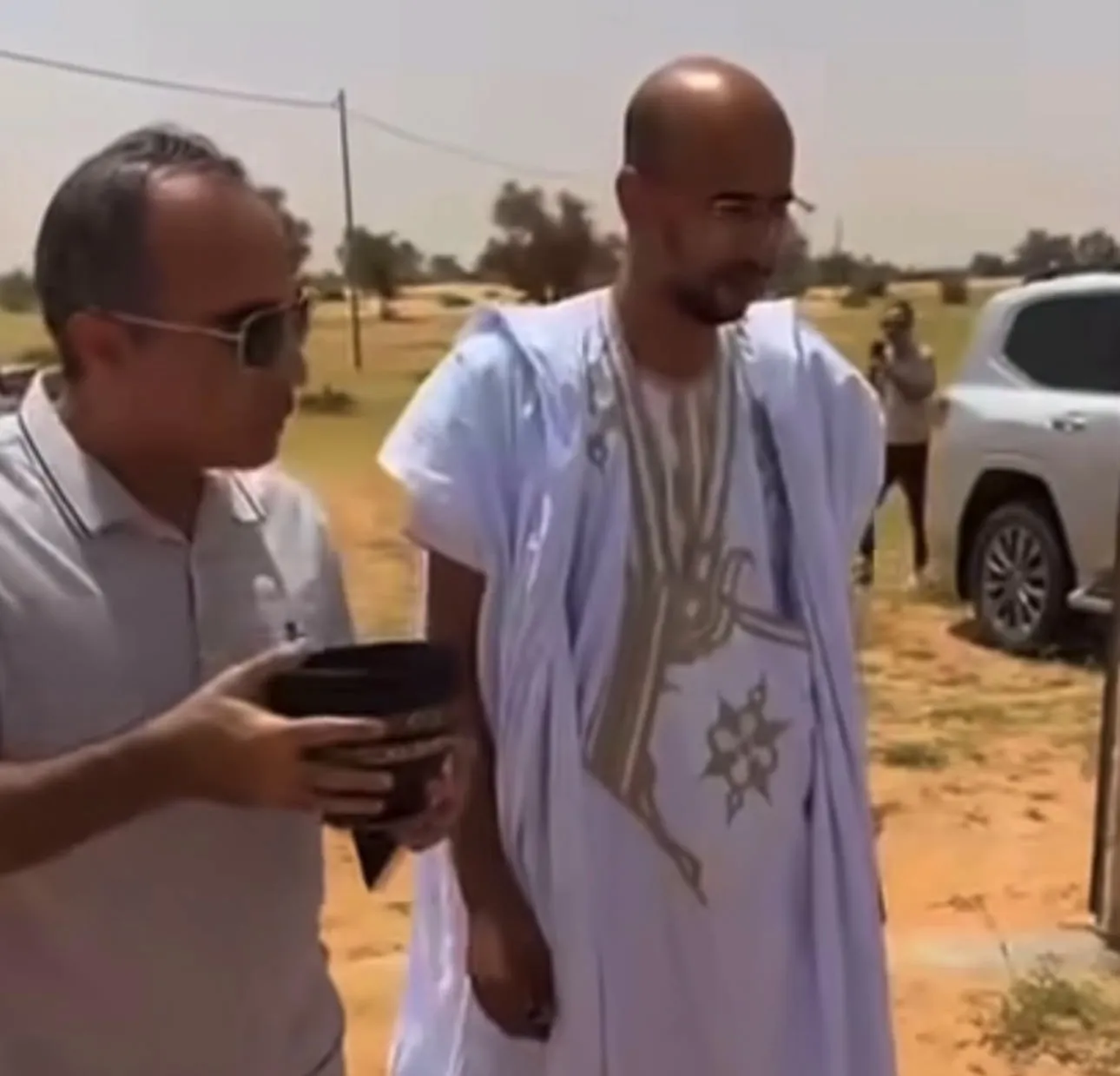 توقيف ثلاثة أشخاص في قرية “بوسديره” بعد دعوتهم لسفير إيران