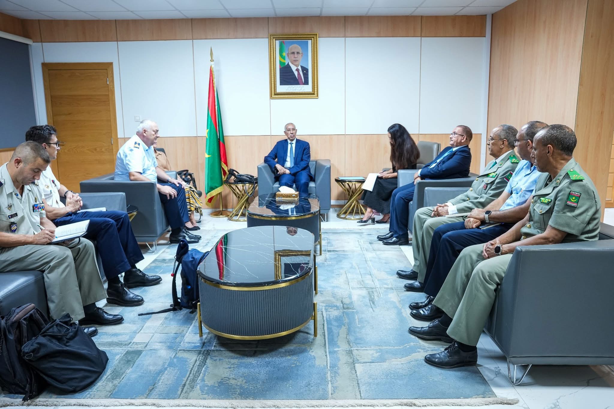 وزير الدفاع يبحث مع وفد من حلف “الناتو” تعزيز التعاون العسكري