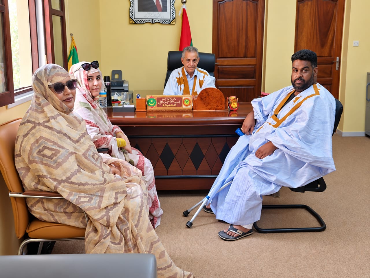 النائب والعمدة القاسم ولد بلالي يستقبل وفدًا من جمعية حماية الأم والطفل المعاق، برئاسة رئيسة الجمعية فاطمة منت خليفة، وبحضور الأمينة العامة آمنة منت الداهي.