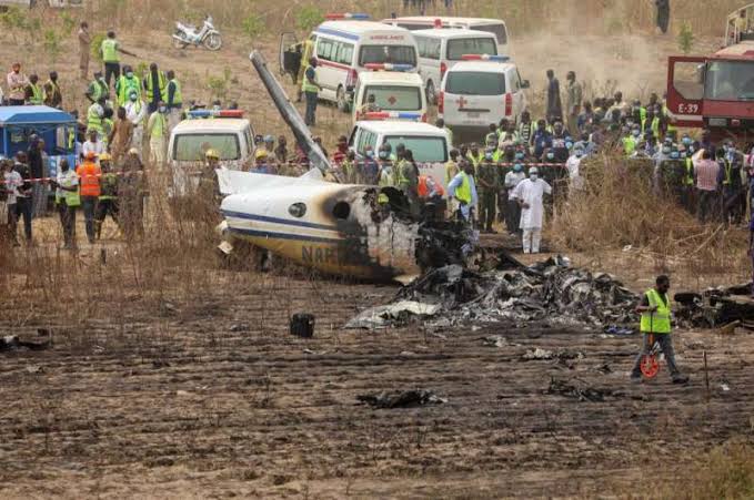 مقتل 32 شخصا في تحطم طائرة عسكرية بنيجيريا